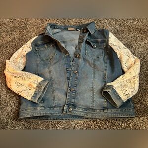 Medium Jean jacket with lace sleeves